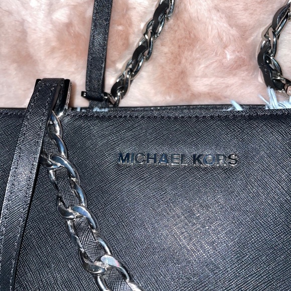 Micheal Kors purse - Picture 2 of 12